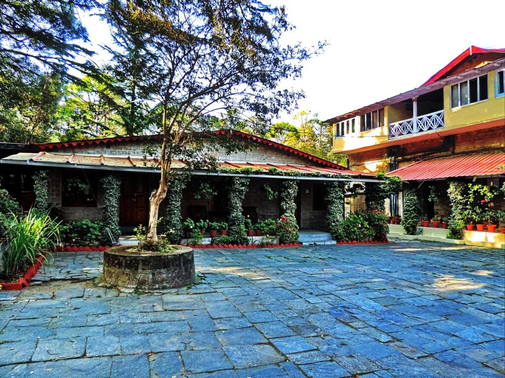 best place to stay in ranikhet